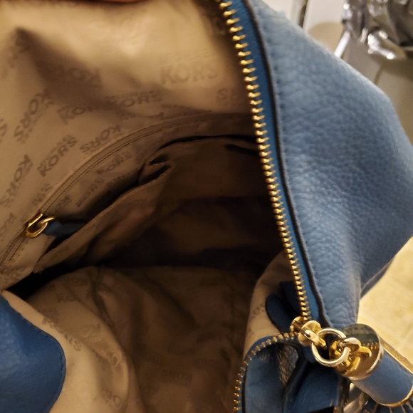 Michael Kors pocketbook and wallet - Picture 9 of 10